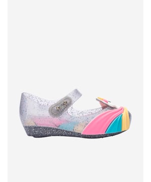 Introducing the exquisite Girls Unicorn Ballerinas in Multicolour by Mini Melissa, a dazzling addition to any young lady's wardrobe for SS2025. These enchanting shoes combine whimsical design with practical comfort.

**Captivating Unicorn Motif:** Each shoe features a charming unicorn, turning every step into a magical journey.
**Vibrant Palette:** The multicoloured finish ensures these ballerinas sparkle with any outfit.
**Luxurious Comfort:** Crafted with Mini Melissa’s renowned soft material, guaranteeing all-day ease.

Revitalize her style with these irresistible ballerinas! Order now for a touch of enchantment.
