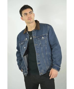Add this denim jacket to your outerwear collection. Layer over a white tee, jeans and trainers for a cool casual finish.
Mens Fitted Denim Jacket with Contrast corduroy collar
Structured Denim Fabric
Sizing is as expected
Length:25" Shoulder to Hem.