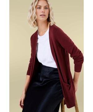 This open front cardigan is a great layering piece for work or play. Made from a midweight fine knit, with patch pockets and long sleeves, this longline cardigan is very versatile - dress up or down to suit.
Super soft fine knit
Open Front with Ribbed Edging
30-32" Shoulder to Hem
Long Sleeve
Sizing: As expected 
Fit: Relaxed Fit.