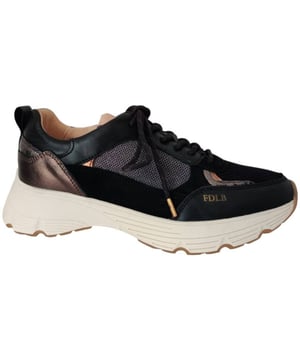 
Dames sneaker van Fred de la Bretoniere. Sneaker in verschillende materialen in zwart metbronskleurige details op sportieve zool. Deze sneaker heeft een uitneembaar voetbed. Materiaal: leer combi. Voering:leer. Kleur: zwart. Zool: rubber. Hakhoogte: ca 4 