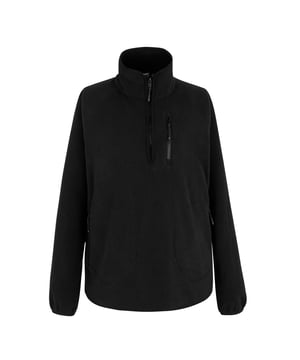 70% Polyester, 30% Recyceltes Polyester. Gewebe: Micro-Vlies, Weiche Haptik. Design: Unifarben. GSM (Gramm pro Quadratmeter): 210. Gewebetechnik: Flexibel. Verriegelte Flachnähte. Langärmlig, Raglanärmel. Stehkragen, Mit Stretch. Bündchen: Mit Stretch. Taschenart: Zwei Seitentaschen, Reißverschluss, 1 Brusttasche. Zum Überziehen, mit kurzem Reißverschluss. Saum: Geschwungener Saum, Mit Stretch. Nachhaltigkeit: Aus recyceltem Material. 34 DE: 81,28 cm. 36 DE: 86,36 cm. 38 DE: 90,17 cm. 40 DE: 96,52 cm. 46 DE: 114,3 cm. 44 DE: 109 cm. 42 DE: 102 cm.