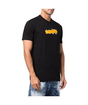 Dsquared2 Mens T Shirts
Made In Romania
100% Cotton
Lettering Printed On the Front
Ribbed Crew Neck
Trims with Twin-Needle Stitching
D2 Icon Collection
Machine Washable ( See Care Label )
Colour : Black, White