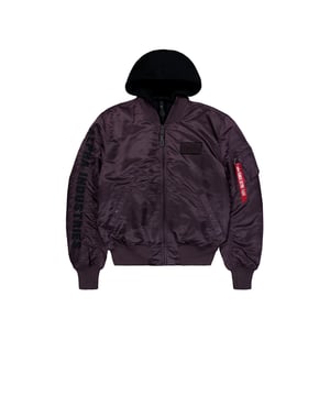 Die MA-1 D-Tec SE Bomberjacke ist eine stylische und funktionelle Jacke, die Sie bei jedem Wetter warm hält. Sie verfügt über eine abnehmbare Sweatkapuze, Ärmel- und Rückensticker und ein abnehmbares Klettverschluss-Logo.