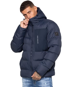Stay warm and stylish in the Enzo Milano Men’s Puffer Jacket, crafted from water-resistant fabric to protect you from light rain and wind. Designed with a chest pocket, two zipped waist pockets, and a single inside zipped pocket,. Signature Enzo Milano branding, including a metal badge on the arm and a chest print, adds a premium touch. The adjustable drawcord hood and hem allow a personalised fit, making this puffer jacket a versatile choice for everyday wear.