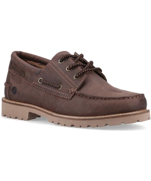 Houston bootsschoen met een twist. Gekenmerkt door een robuuste zool in combinatie met een traditionele leren bootsschoen bovenkant. Met veters aan de voorkant om deze klassieke schoenen een finishing touch te geven.