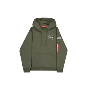 Esta acogedora sudadera con capucha es perfecta para las mañanas frescas o las noches al aire libre. Los suaves puños de punto y el parche de la NASA le dan el toque especial necesario.