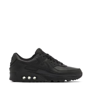 These Air Max 90 LTR trainers come in a Triple Black colourway. They feature a foam midsole with an air bubble in the heel for the utmost comfort each day. Through the outer, they boast a tough, contoured TPU panelling and stitched overlays for style and durability.