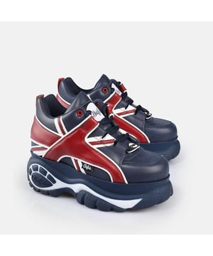 Der Classic Style von Buffalo London belebt Retro-Sneaker mit massiven Plateaus wieder. Zu den Merkmalen gehören hochwertige Materialien, tonale Seilschnürsenkel, gepolstertes Futter und eine leichte Sohle. Vollendet mit der charakteristischen Buffalo-Logoprägung.