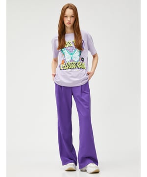 Produktkategorie T-Shirtbr Ausschnitt Rundhalsausschnittbr Ärmellänge Kurzbr Muster Bedrucktbr Details Schmetterlings- und Schriftzug-Print