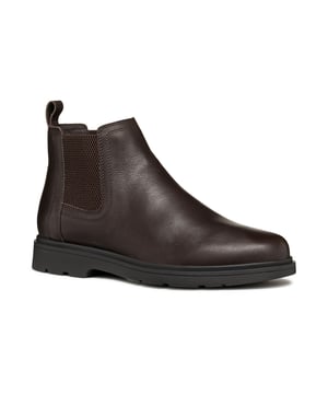 Chelsea boot stijl enkellaarsjes gemaakt van premium, soepel leer met een lichtgewicht, ademend ontwerp en gewatteerd voor comfort.