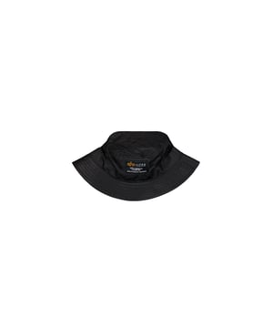 Der Crew Bucket Hat von ALPHA INDUSTRIES ist ein Must-Have für alle modebewussten Männer. Der Hut hat eine Einheitsgröße und besteht aus 100% Nylon. Mit seinem klassischen Design ist er perfekt für den Sommer und bietet Schutz vor der Sonne.