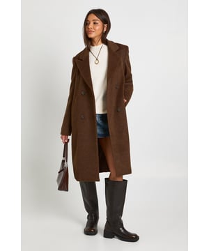 Wrap up in the latest coats and jackets and get out-there with your outerwearBreathe life into your new season layering with the latest coats and jackets from boohoo. Supersize your silhouette in a padded jacket, stick to sporty styling with a bomber, or protect yourself from the elements in a plastic raincoat. For a more luxe layering piece, faux fur coats come in fondant shades and longline duster coats give your look an androgynous edge.