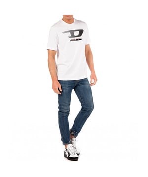 DIESEL Mens T-shirt

100% Cotton
Made in Cambodia
The style features a large 'D' print on the front
Detailed with glossy framis tape over contrasting lettering
Pullover style
Crew neck
Short Sleeve
Ribbed Neck, Hem and Cuffs
Regular Fit
Summer Tees
CARE INSTRUCTIONS Washing Machine wash at 30 °C