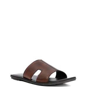 Get your spring/summer look sorted and choose Ibes, versatile sliders designed for beach days and city strolling. Designed with an open toe and a backless silhouette, this style is as simple as "slip on and go". Cut-out details add to the modern appeal, making them a perfect addition to your warm-weather wardrobe.
