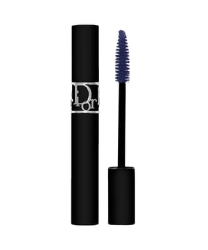 Erleben Sie die ultimative Wimperntransformation mit der Dior Diorshow 24h aufbaubaren Volumen-Mascara in einem atemberaubenden intensiven Blauton. Diese Mascara verleiht Ihren Wimpern bemerkenswertes Volumen und Definition, die bis zu 24 Stunden hält. Angereichert mit nährendem Kornblumenextrakt unterstützt und stärkt sie Ihre Wimpern und sorgt gleichzeitig für eine reichhaltige, lebendige Farbe. Ideal, um einen dramatischen Look zu erzielen, der den ganzen Tag frisch bleibt, ist diese Mascara ein Muss für jede Make-up-Liebhaberin.
