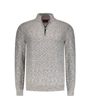 
<p>Katoenen heren trui met een staande kraag die voorzien is van een ritssluiting tot de borst. Deze gemeleerde heren pullover van NZA is perfect te combineren op een jeans met een overhemd of een eenvoudig basic T-shirt.<br />
o</p>
<ul>
<li>Modern fit</li>
<li>100% Katoen</li>
<li>Kleurnummer: 1116</li>
</ul>