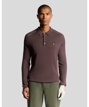 Een ademende, stretch polo met lange mouwen, ontworpen voor comfort en bewegingsvrijheid op en naast de baan. De normale pasvorm biedt comfort zonder extra volume, waardoor het een ideale keuze is om als laagje of solo te dragen. - Ademende stretchstof voor comfort - Normale pasvorm voor bewegingsvrijheid - Lange mouwen voor koelere dagen - Ideaal om als laagje of los te dragen - Liggend laten drogen om de vorm te behouden. Niet ophangen