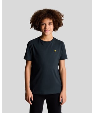 Dit sport-T-shirt is speciaal ontworpen voor actieve kinderen en beweegt met gemak mee. Het biedt ademend comfort tijdens het spelen en daarbuiten. - Lichtgewicht, ademend materiaal - Normale pasvorm voor onbeperkte bewegingsvrijheid - Klassiek ontwerp met ronde hals - Duurzaam voor dagelijks gebruik