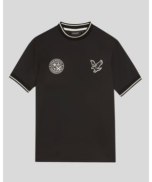 Klaar voor de wedstrijd en meer, dit voetbalshirt voor kinderen combineert comfort en stijl met een lichtgewicht gevoel en een sportief design, speciaal ontworpen voor actie. - Lichtgewicht materiaal voor ademend vermogen - Contrasterende raglanmouwen voor een dynamische stijl - Duurzaam voor actief spelen - Geribbelde ronde hals voor comfort