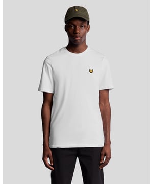 Dit sport-T-shirt is speciaal ontworpen voor actieve kinderen en beweegt met gemak mee. Het biedt ademend comfort tijdens het spelen en daarbuiten. - Lichtgewicht, ademend materiaal - Normale pasvorm voor onbeperkte bewegingsvrijheid - Klassiek ontwerp met ronde hals - Duurzaam voor dagelijks gebruik