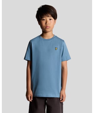 Dieses Baumwoll-T-Shirt ist ein zuverlässiges Basic für die Kleinen und bietet weichen Tragekomfort und ist für die Abenteuer des Alltags leicht zu tragen. - Weicher Baumwollstoff für sanften Komfort - Normale Passform für uneingeschränkte Bewegungsfreiheit - Klassischer Rundhalsausschnitt für zeitlosen Stil - Robuste Konstruktion für eine lange Lebensdauer