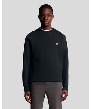 Blijf comfortabel met deze sportieve sweater met een opvallende wereldbolprint. Gemaakt van een zachte katoenmix, is hij gemakkelijk te combineren met andere kledingstukken dankzij de relaxte pasvorm en geribbelde boorden voor een klassieke stijl. Perfect voor casual gebruik of om je sportkledingcollectie een statement te maken. - Zachte katoenmix voor comfort de hele dag - Relaxte pasvorm voor moeiteloos dragen - Opvallende grafische wereldbolprint voor een opvallende stijl - Geribbelde kraag, manchetten en zoom