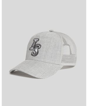 Klassisch und vielseitig. Diese Baseballkappe vereint eine strukturierte Passform mit atmungsaktivem Komfort und rundet jeden lässigen Look perfekt ab. - Strapazierfähiger Baumwolltwill - Gebogener Schirm mit Steppnähten - Verstellbarer Riemen hinten
