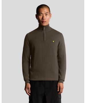 Klassisches Layering mit modernem Flair. Dieser Baumwoll-Merino 1/4-Zip-Pullover bietet eine reguläre Passform, atmungsaktive Wärme und ein vielseitiges Design, das ideal für Übergangsjahreszeiten ist.

- Baumwoll- und Merinowollmischung für Komfort
- 1/4-Zip mit Stehkragen
- Ribbenbündchen und Saum zur Formbeständigkeit
- Reguläre Passform für Flexibilität beim Layering
- Flach trocknen, um die Form zu erhalten. Nicht aufhängen