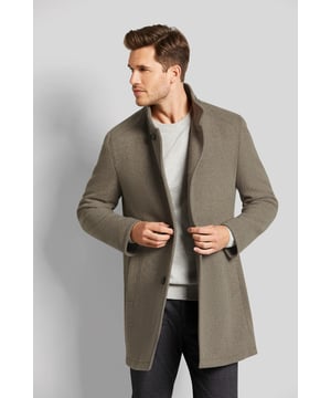 Der elegante Mantel mit Stehkragen ist ein wahrer Klassiker. Er überzeugt mit seinem Design und der Stretchfunktion. Der Unterkragensteg ist aus einem kontrastreichen Flanellartikel hinterlegt, der dem Mantel das gewisse Etwas verleiht. Ein klassischer Mantel neu interpretiert.