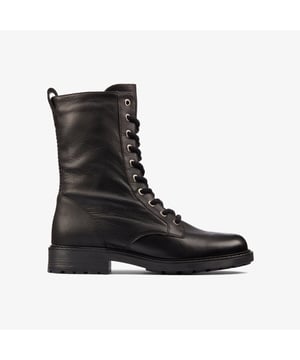 Give your look a new-season reboot with Orinoco 2 Style. Taking the lace-up boot to new heights, its premium leather upper is supremely soft but still gives that contemporary workwear aesthetic - all supported by an on-trend cleated sole for ultimate grip.