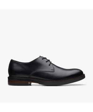 Classic lace-up shoe Paulson Plain arrives in smooth leather for a premium look. Your underfoot comfort is prioritised with an Ortholite® Hybrid™ footbed that keeps feet feeling fresh and supported for all-day wear. And its timeless, dressy aesthetic makes it perfect for smart occasions – just add tailoring!
