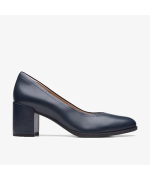 True classics never go out of fashion – just take sleek, streamlined court shoe Freva 55. Complementing tailored trousers and smart skirts, it lends a timeless finishing touch to office ensembles and keeps you feeling perfectly balanced thanks to easy-to-wear block heels. Slip into this patent leather pair and let pillowy Contour Cushion footbeds take care of your comfort from 9 to 5 and beyond.