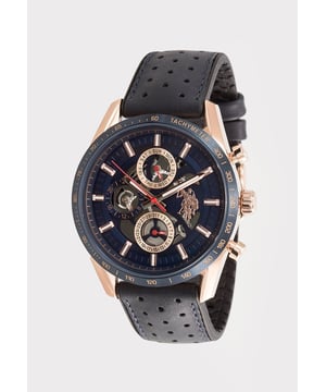 Chronographenwerk (hohe Präzision) 44 mm Gehäuse aus rostfreiem Stahl mit Rosé-Gold-Beschichtung Edelstahl-Lünette mit IP-blauer Beschichtung Dunkelblaue Zifferblatt mit rosé-goldenen Details Edelstahl-Gehäuseboden / Edelstahl-Krone Hochgradiges Mineralglas Dunkelblaues Lederarmband mit personalisierter Edelstahlschnalle Wasserfest bis 5 ATM