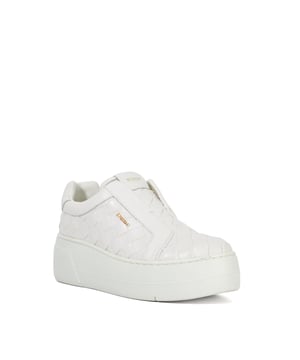 This signature Dune flatform profile has been updated with our new easy slip on pattern in leather weave, a key material of the season. Experience all-day wearability with full-length cushioning that adapts to your every move. Soft, breathable linings keep your feet cool and fresh, while lightweight, flexible soles and our specially designed insoles with increased padding make you feel like you are walking on air.