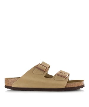 Dit item van Birkenstock vind je nu in de uitverkoop in onze Birkenstock outlet!
<p>BIRKENSTOCK Arizona sandaal (352203 NU Oiled Tabacco Brown) voor unisex. Deze platte sandaal is gemaakt van geolied nubuck en heeft een extra zacht, anatomisch gevormd voetbed.</p>
<p>De BIRKENSTOCK Arizona sandaal met twee riemen staat voor tijdloos design en is allang uitgegroeid tot een comfortabele cultsandaal. Het zachte voetbed zorgt dankzij de geïntegreerde schuimlaag voor een extra portie draagcomfort en verwent de voet – de hele dag door.</p>
<p><strong>Eigenschappen:</strong></p>
<ul classs="wmd-bullets">
<li><span>SKU:</span> 5150-06-13458</li>
<li><span>MPN:</span> 352203</li>
<li><span>Merk:</span> BIRKENSTOCK</li>
<li><span>Hoofdkleur:</span> Bruin</li>
<li><span>Materiaal:</span> Nubuck</li>
<li><span>Binnenvoering:</span> Leer</li>
<li><span>Breedte:</span> Normaal</li>
<li><span>Uitneembare zool:</span> Nee</li>
</ul>
<p>Amigo is officieel verkooppunt voor producten van BIRKENSTOCK en helpt je graag verder. Indien je je BIRKENSTOCK Arizona bestelt voor 16:00, dan wo