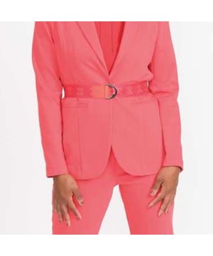 
Koraal rode riem uit de collectie van Zizo.

  
 * 1 maat 
 * Kleur: Koraal