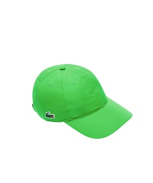 
 Een lichte effen Lacoste Sport-cap van taf, waarbij eenvoud en performance centraal staan. Dit heerlijk comfortabele en beschermende accessoire heeft ademende oogjes en een verstelbare band aan de achterkant en is verkrijgbaar in diverse moderne kleuren. Een cap die je zowel in de stad als op de training kunt dragen.

Taf: gladde, zeer lichte geweven stof met een licht glanzende afwerking
Verstelbare band
Ademende rijggaatjes
Decoratieve stiksels
Groen krokodillenlogo aan de zijkant

Hoofdsteun: Polyester (100%) / Buitenste laag: Polyester (100%) / Binnenste laag: Polyester (100%) / Afwerkingsbies: Katoen (82%), Polyester (18%) / Voering voorkant: Polyester (100%) 