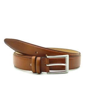 

     Artikel 3525 in kleur Light Cognac is een prachtige bruine riem, voor heren, van het merk Alpelle. De voering is leer. 
    
    