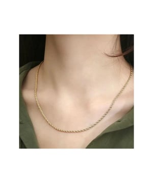 
Twisty Necklace

Geef je look een vleugje elegantie met deze Twisty Necklace. Het gedraaide ontwerp zorgt voor een moderne, verfijnde uitstraling, perfect voor zowel een chique avondoutfit als een casual dagelijkse look.

 Materiaal: Stainless steel – verkleurt niet
 Stijlvol en eigentijds design
 Perfect voor laagjes of solo dragen

Voeg deze tijdloze ketting toe aan je sieradencollectie voor de ultieme chic en trendy touch!
