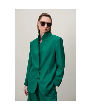 
Lennard Oversize Blazer uit de collectie van Jane Lushka is gemaakt van zware technische stretch jersey, deze blazer biedt een perfecte mix van comfort en stijl. De oversize pasvorm zorgt niet alleen voor een relaxte en eigentijdse look, maar maakt het ook mogelijk om hem makkelijk over je favoriete winteroutfit te dragen. Deze blazer is ontworpen als een must-have voor het winterseizoen en zorgt ervoor dat je modieus blijft.
 Het model is 1,79 cm lang en draagt maat S.

  
 *     Stretchy 
 *     Kleur: groen 
 *     Zacht 
 *     Ademend 
 *     UV-bescherming 
 *     Antibacterieel 
 *     Snel droog 
 *     Gemaakt in Europa