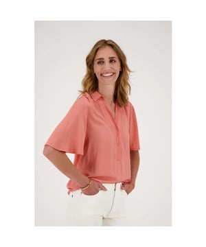 
ZUSSS BLOUSE MET KORTE MOUWEN KORAALROZE

 Blousje met korte mouwen in een frisse koraalroze kleur uit de collectie van Zusss.

 Zusss: basic, stoer, uniek en een tikkeltje eigenwijs.

 Kleur: Koraalroze

 Materiaal: 100% viscose