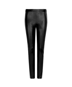 
Een paar faux leren leggings mag niet ontbreken in je garderobe. Kies voor onze stijl Diton in klassiek zwart. Deze comfortabele en veelzijdige legging is perfect te combineren met onze oversized truien of onze luxueuze zijden tuniek Verona. Maak de look af met een van onze laarzen voor de perfecte DANTE6 outfit.
• Mid-rise stretch legging van kunstleer
• Decoratieve rits aan de voorkant
• Decoratieve paspelzakken aan de achterkant
• Rits aan de zijkant
• Nauwsluitend silhouet
Material	100% polyurethaan