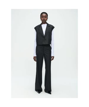 
Yvette Broek uit de collectie van Jane Lushka: Verhoog je garderobe met onze broek van polyviscose met rechte pijpen en een strakke, glanzende structuur voor een geraffineerde en chique uitstraling.

 Productdetails

  
 *     Materiaal: 63%PL 34%VI 1%MT FB 2%EA 
 *     Gemaakt in Europa 
 *     Sluiting: gulp met rits, één knoopsluiting 
 *     Riemlussen 
 *     Gemaakt in Europa 
 * LET OP! GEEN TRAVELKWALITEIT
