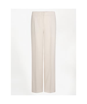 
De Hush broek in Oatmeal Cream combineert sportieve details met klassieke tailoring. Gemaakt van een gerecyclede polyestermix, met een contrasterende bies langs de zijkant. De stretchstof en elastische tailleband aan de achterkant zorgen voor ultiem draagcomfort. Maak de look compleet met het bijpassende Prince bomberjack.
• Wide leg track pants met strependetail
• Stretch pakstof voor comfort en structuur
• Haak- en oogsluiting
• Elastische tailleband aan de achterkant
• Steekzakken opzij en paspelzakken aan de achterkant
• Geperste vouw langs de benen
• Het model op de foto is 1,78 m lang en draagt onze maat 36
