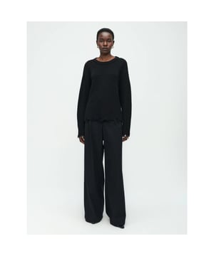 
Marga broek uit de collectie van Jane Lushka gemaakt van hoogwaardig, ademend en lichtgewicht Technical Jersey materiaal.

 Productgegevens

  
 *     Materiaal: 74%Polyamide+26%Elastan 
 *     Gemaakt in Europa 
 *     Sluiting: gulp met rits, één knoopsluiting 
 *     Riemlussen 
 *     Zakken: zijzakken met split, achterzak  Maat & pasvorm

  
 *     Maatvast 
 *     Rekbare stof 
 *     Wijde pijp 
 *     Lage taille 
 *     Losse pasvorm 
 *     Klein rolletje aan de voorkant 
 *     Het model op de foto is 178cm-5'10" en draagt maat S.
