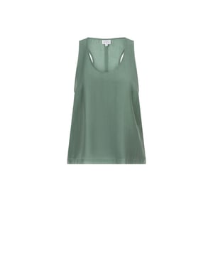 
Maak van de Corin top in Deep Ivy Green jouw nieuwe favoriet dit seizoen. De comfortabele Lenzing Tencel en de minimalistische, frisse snit maken dit item tot een echte essential in je wardrobe. Combineer met de bijpassende Quentyn shorts en de Saika blazer voor een complete DANTE6 look.
• Relaxed fit tanktop
• Sheer Lenzing Tencel™ stof
• Diepe ronde hals
• Onderdeel van een set
• Het model op de foto is 1,78 m lang en draagt maat 36