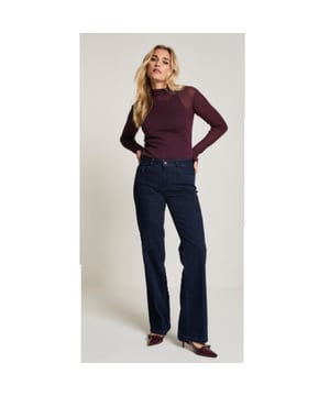 
PARA-MI EVE-PURE INDIGO 
84% KATOEN, 13% POLYESTER, 3% ELASTAAN 
JEANS 5 POCKET 
TAILLEBAND MET LUSSEN 
KNOOP EN RITSSLUITING 
RECHTE BROEKSPIJPEN 
PURE INDIGO 
SLUIT HOOG IN DE TAILLE 
VALT NORMAAL VAN MAAT 
PRODUCTCODE: EVE PURE INDIGO