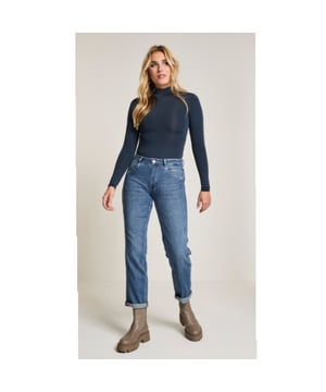 
PARA-MI BIBI- SMOKEY INDIGO 
95% KATOEN, 5% ELASTAAN 
JEANS 
TAILLEBAND MET LUSSEN 
KNOOP EN RITSSLUITING 
LENGTE 30 
AANSLUITEND MODEL 
SIERNAAD 
STUDS BIJ DE STEEKZAKKEN 
SMOKEY INDIGO 
VALT NORMAAL VAN MAAT 
PRODUCTCODE: BIBI SMOKEY INDIGO