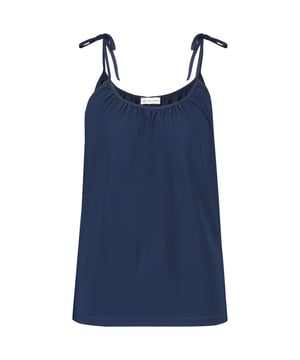 
Investeer in een fijne basics met de Ashatop van Jane Lushka. De V-hals is zeer flatteus en de relaxte vorm van dit mouwloze shirt maken het tot een ware must have. Dankzij de makkelijke stof blijft deze top altijd in vorm, waardoor je er gegarandeerd altijd fantastisch uit zal zien.

  
 * Zacht 
 * Duurzaam 
 * Ademend 
 * Absorberend 
 * Antibacterial 
 * Technical jersey 
 * Kleur: jeans blauw 
 * Maatvoering: valt erg ruim, het advies een maat kleiner te bestellen!