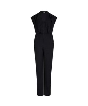 
Een fijne jersey jumpsuit zoals onze Oyana in Black is altijd een goede keuze. Deze comfortabele stijl heeft verlaagde schouders, een diepe V-hals en een elastische tailleband. Gemaakt van middelzware jacquard jersey, zorgt de stof voor een verfijnde, gestructureerde look. Maak van deze jumpsuit jouw go-to comfort outfit en combineer met onze Raya sandalen met sprankelende details voor een chique look.
• Jumpsuit van gestructureerde jersey
• Middelzware jacquard jersey
• V-halslijn met kapmouwen
• Wijde pijpen met elastische taille
• Steekzakken
• Het model op de foto is 1,78 m lang en draagt maat 36